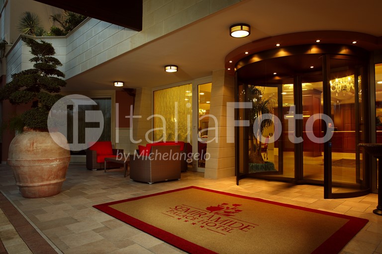 Semiramide Palace - Castellana Grotte